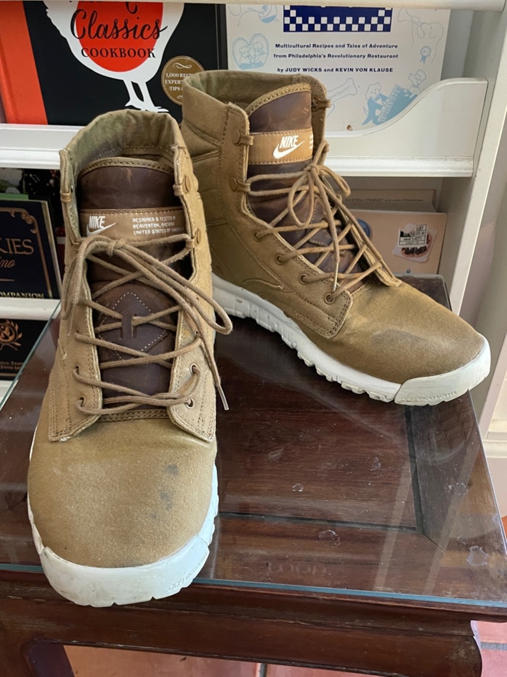 Nike SFB 6 Men’s Goldek Beige/Sail High-Top Boots